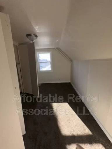 Main picture of 625 W Hayes Ave