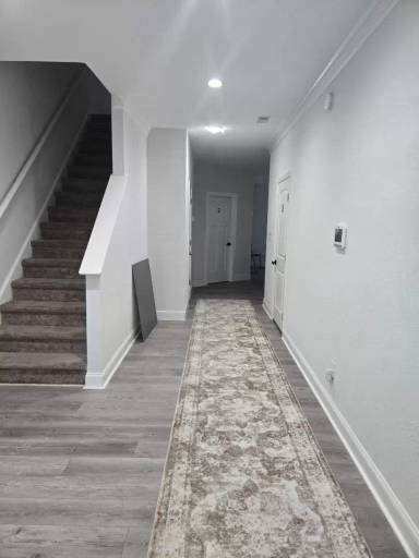 Main picture of 633 Vaughan Ave