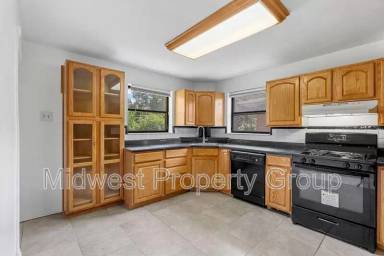 Main picture of 4452 Eminence Ave
