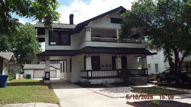 Main picture of 940 W Mulberry Ave