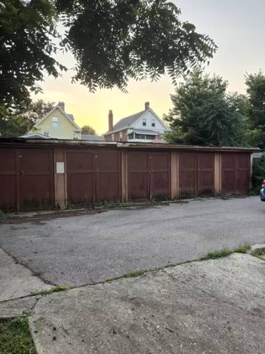 Main picture of 3823 S Madison Ave