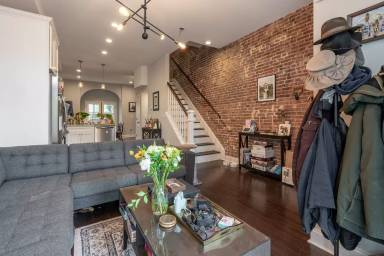 Main picture of 209 E Mount Royal Ave