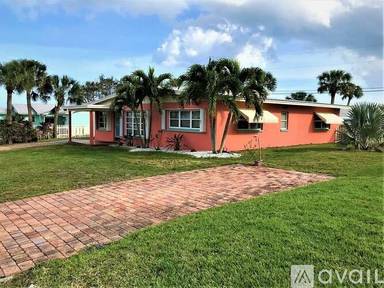 Main picture of 2237 NE Center Cir