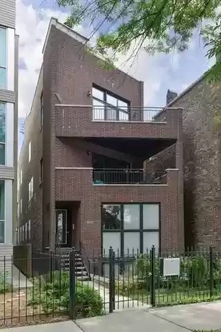 Main picture of 831 N Marshfield Ave
