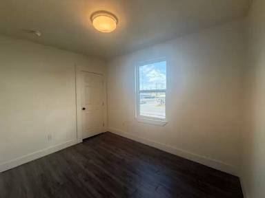Main picture of 1306 E 2nd St