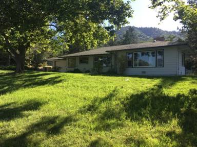 Main picture of 185 NE Scenic Dr