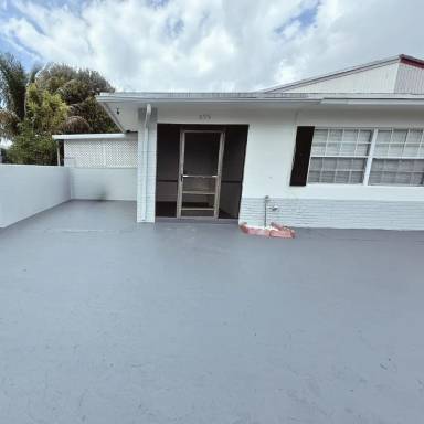 Main picture of 695 SW 61st Ter