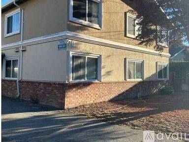 Main picture of 70 Buckingham Ave