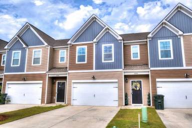 Main picture of 2945 Old Field Rd