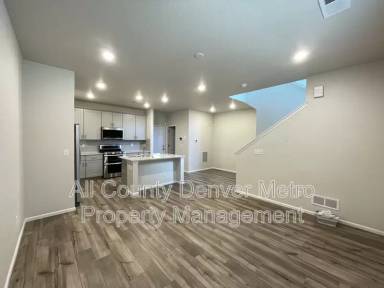 Main picture of 6089 N Liverpool St