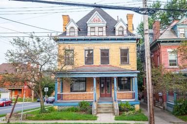 Main picture of 301 S Fairmount St