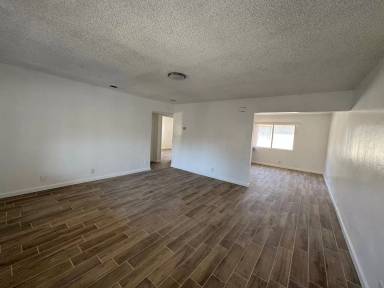 Main picture of 2121 Park Way