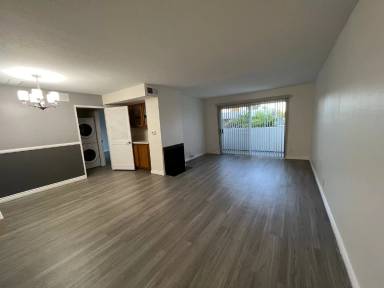 Main picture of 14615 Burbank Blvd