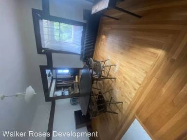 Main picture of 334 W 7th St