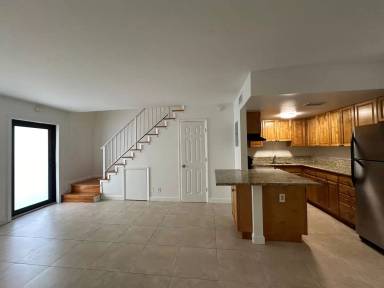 Main picture of 2705 NE 9th Ave