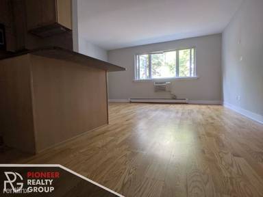 Main picture of 625 W Wrightwood Ave Apartments