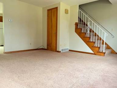 Main picture of 33 Oakridge Dr