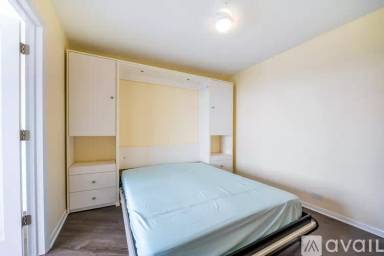 Main picture of Lake Point Tower Condominium