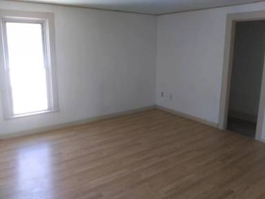 Main picture of 909 E 6th St