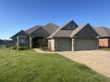 Main picture of 2636 SE 8th St