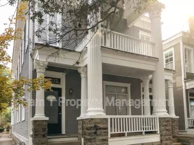 Main picture of 2202 Bull St
