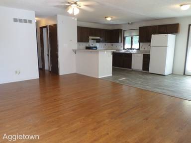 Main picture of 2025 Shirley Ln