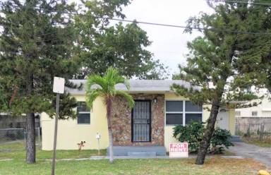 Main picture of 105 NE 2nd Ave