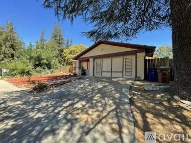Main picture of 1020 Hampton Dr