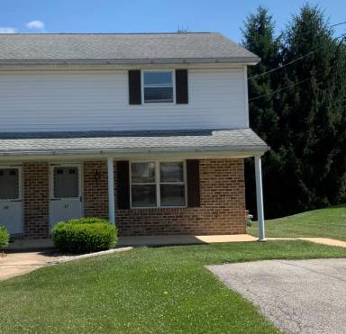 Main picture of 67 W Chestnut St