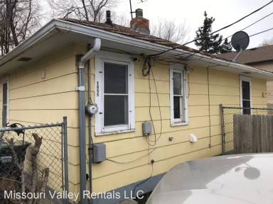 Main picture of 105 1/2 9th Ave NW
