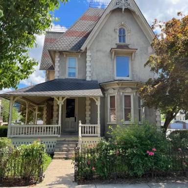 Main picture of 811 W 3rd St