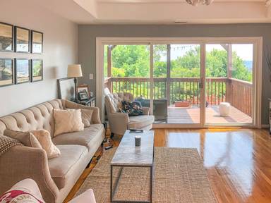 Main picture of 955 Pavilion St
