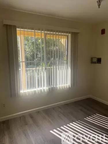 Main picture of 212 S Orange Ave