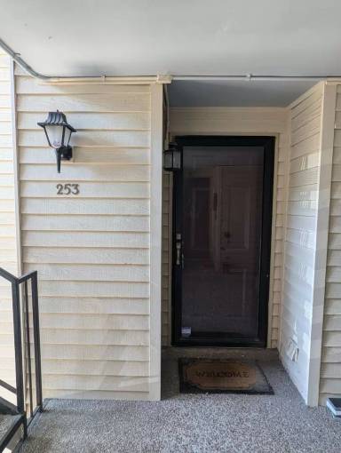 Main picture of 253 Hillsboro Pl