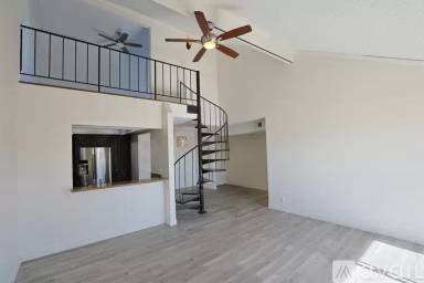 Main picture of 1919 E Beverly Way