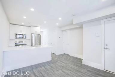 Main picture of 924 19th St NE
