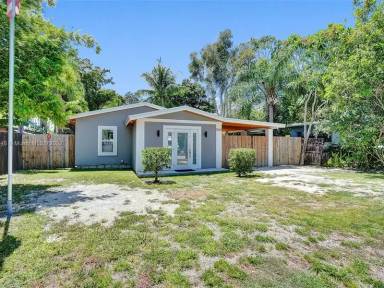 Main picture of 1023 SW 15th Ter