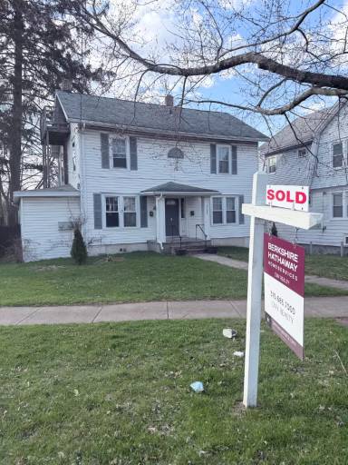 Main picture of 2129 James St