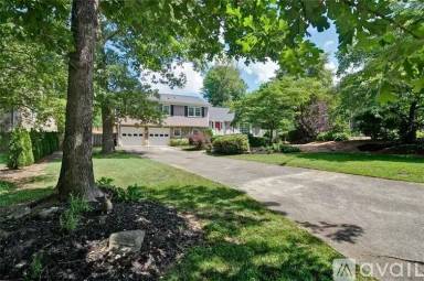 Main picture of 811 Creekstone Ct