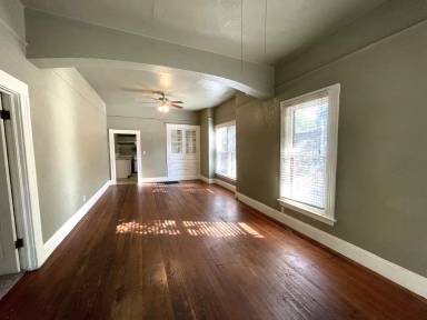 Main picture of 212 1/2 W 1st Ave