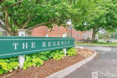 Main picture of 28 Regency Park Dr