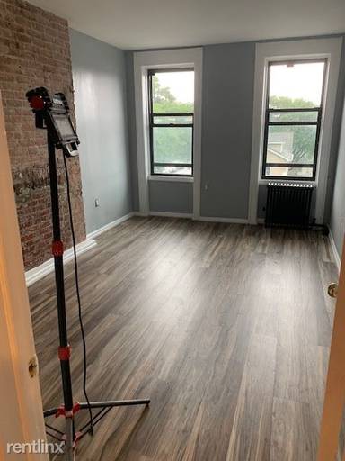 Main picture of 22003 Hempstead Ave