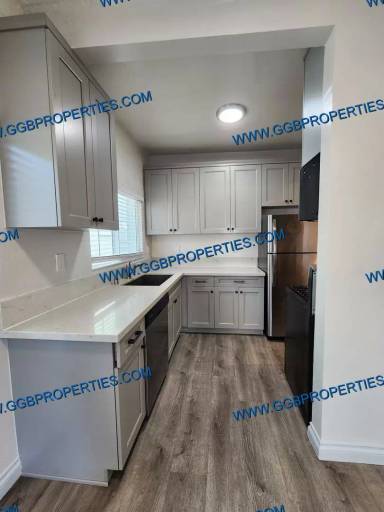 Main picture of 322 W 8th St