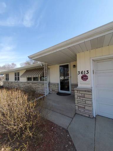 Main picture of 3613 Silver Lake Rd NE