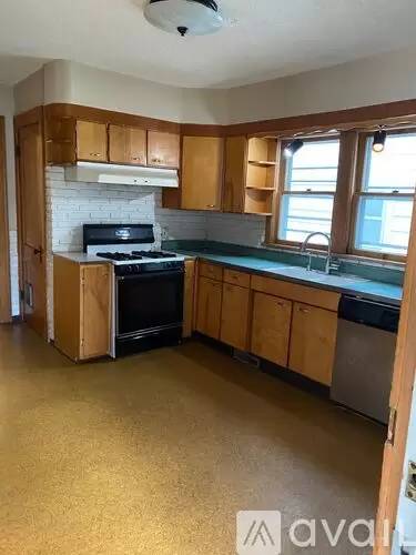 Main picture of 1060 23rd Ave SE