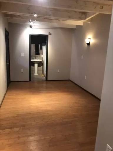 Main picture of 225 E King St