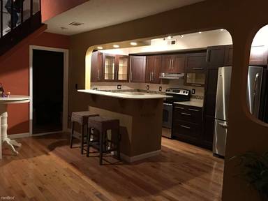 Main picture of 213 Lake St