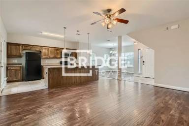 Main picture of 961 Hannah Way