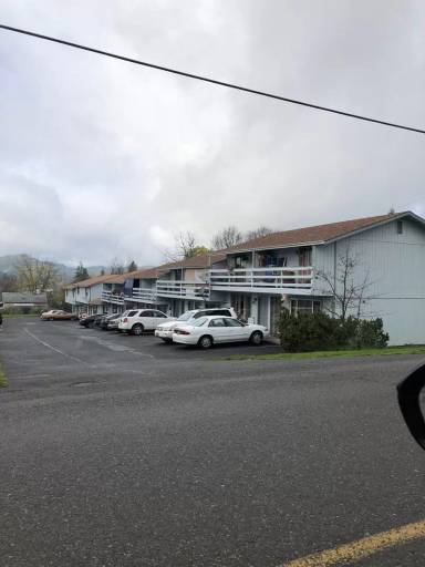 Main picture of 51 SE Grape Ave