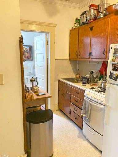 Main picture of 667 Linwood Ave NE